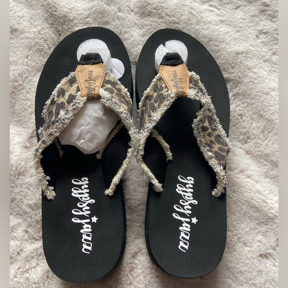 EUC. Leopard Fringe Flip Flops. Sandals. Size 11.